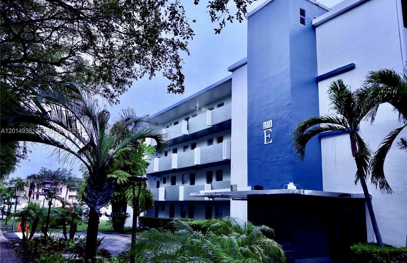 ROLLING GREEN CONDO E - Residential Lease