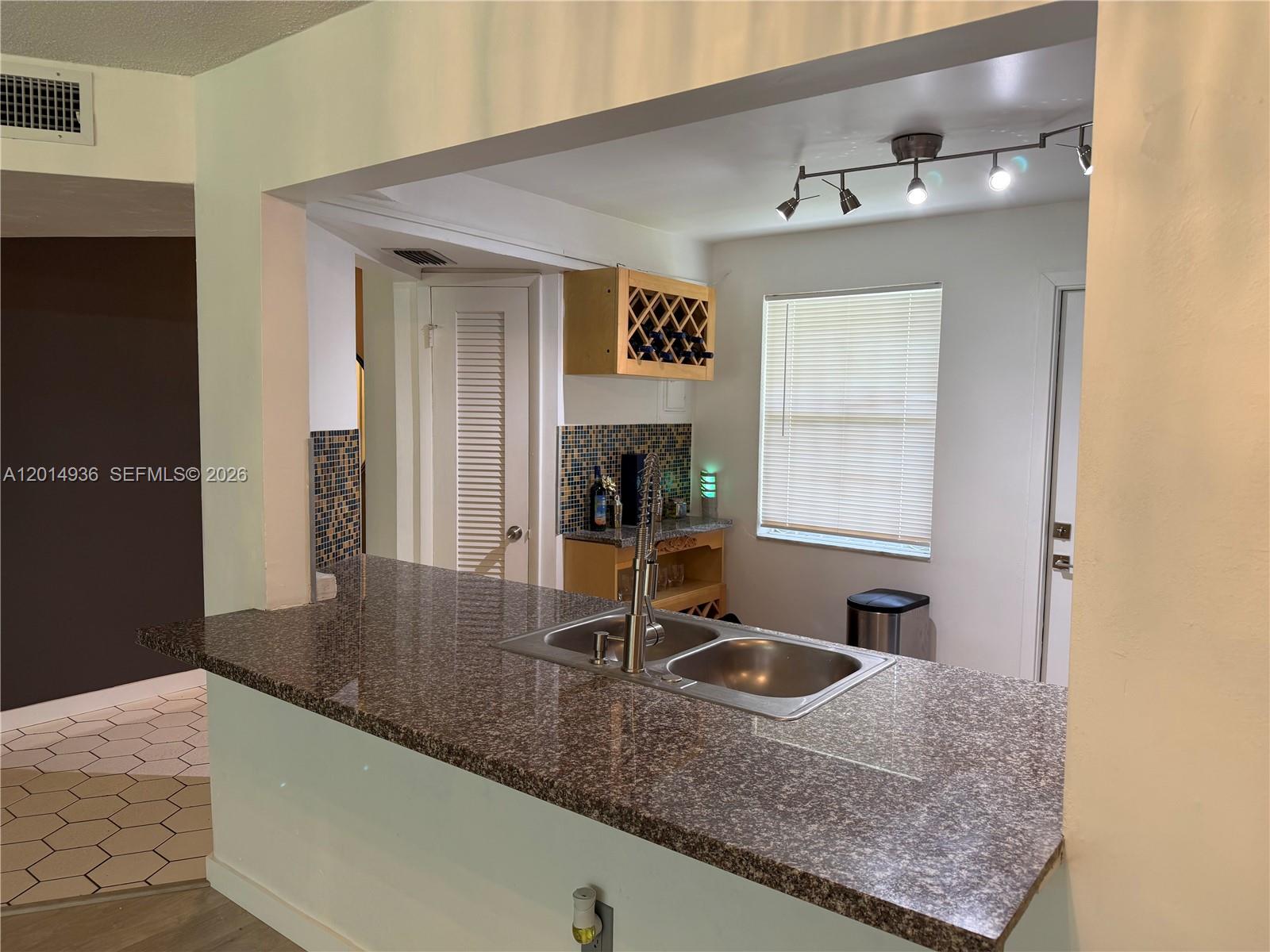 ROLLING GREEN CONDO E - Residential Lease