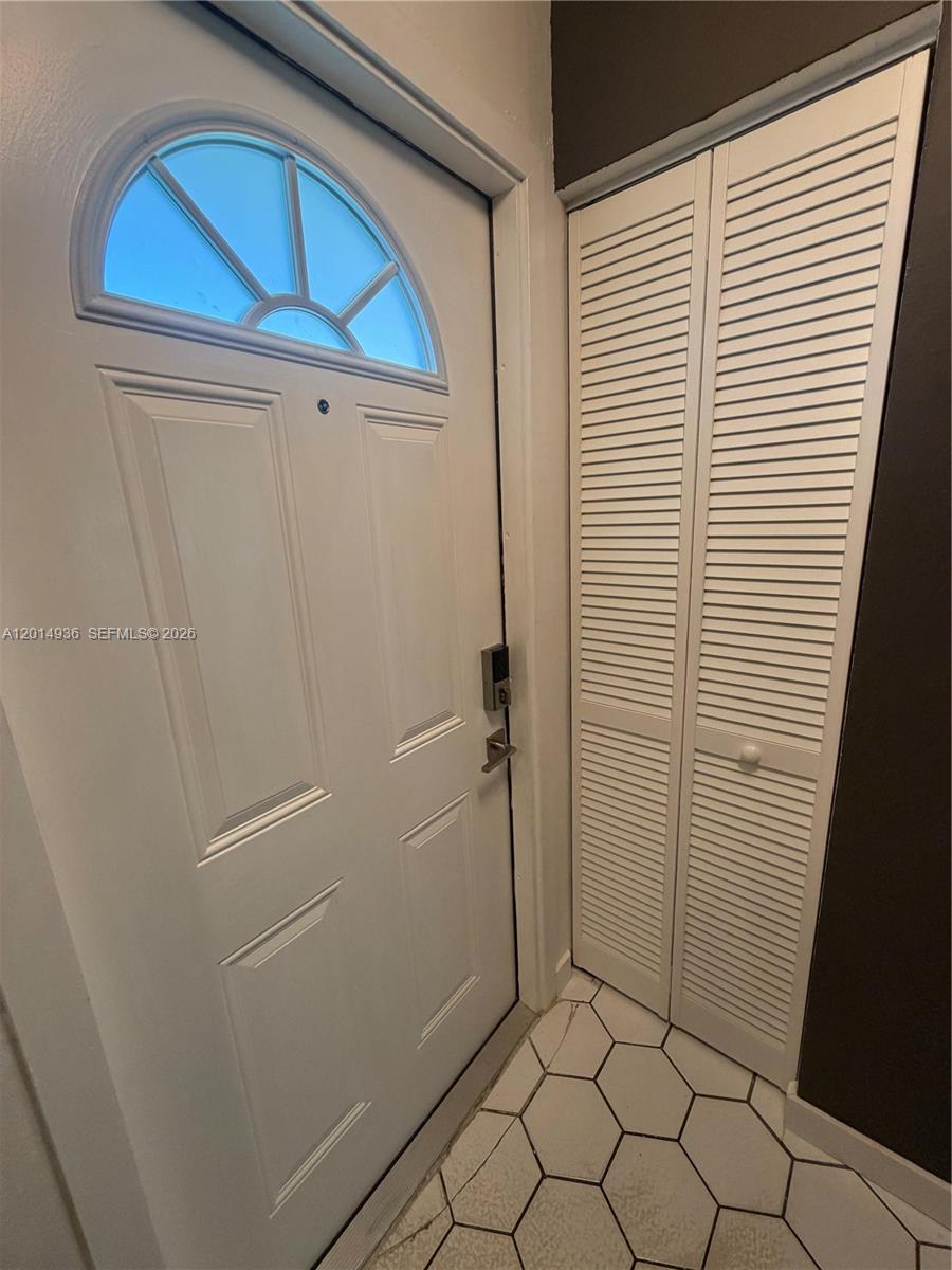 ROLLING GREEN CONDO E - Residential Lease