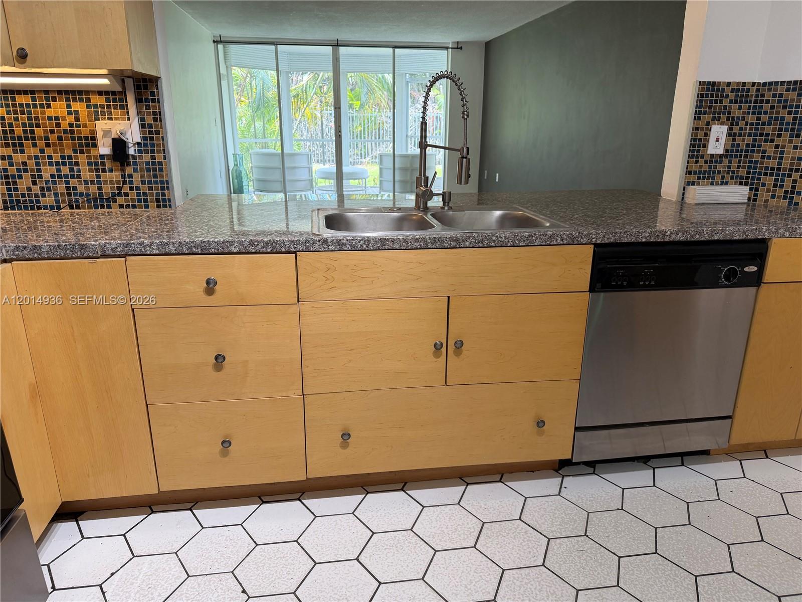ROLLING GREEN CONDO E - Residential Lease