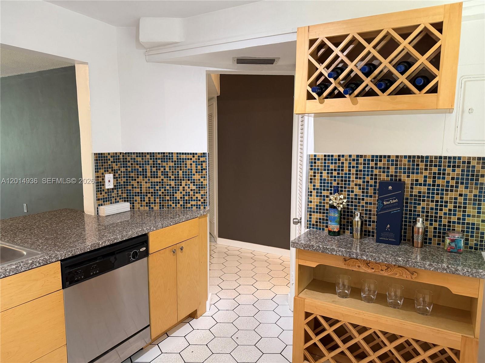 ROLLING GREEN CONDO E - Residential Lease