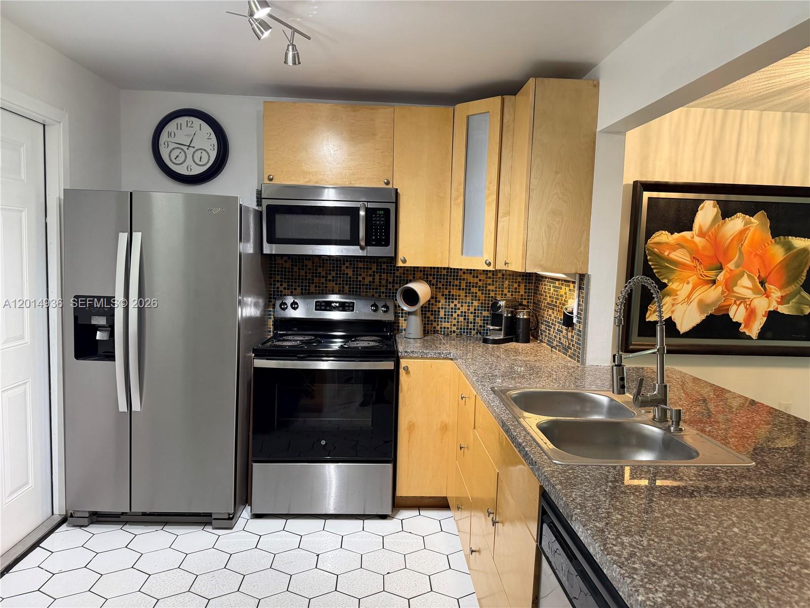 ROLLING GREEN CONDO E - Residential Lease