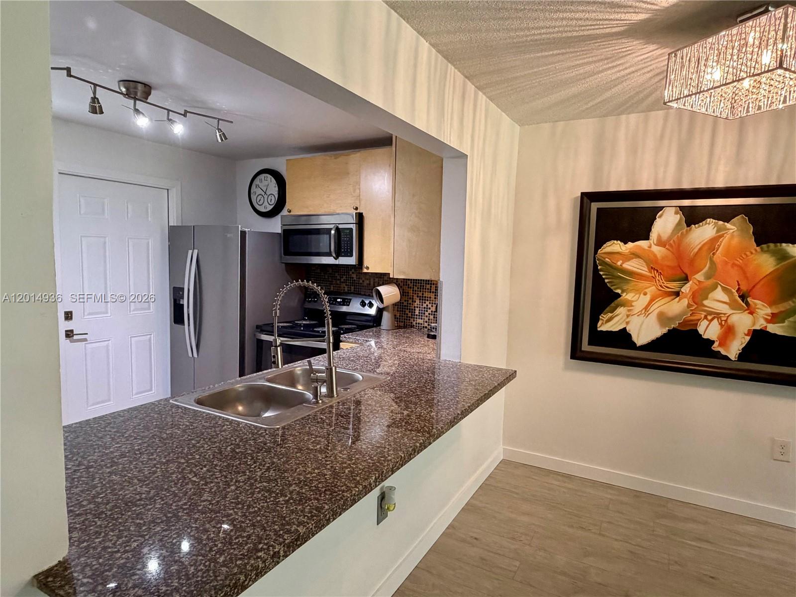 ROLLING GREEN CONDO E - Residential Lease
