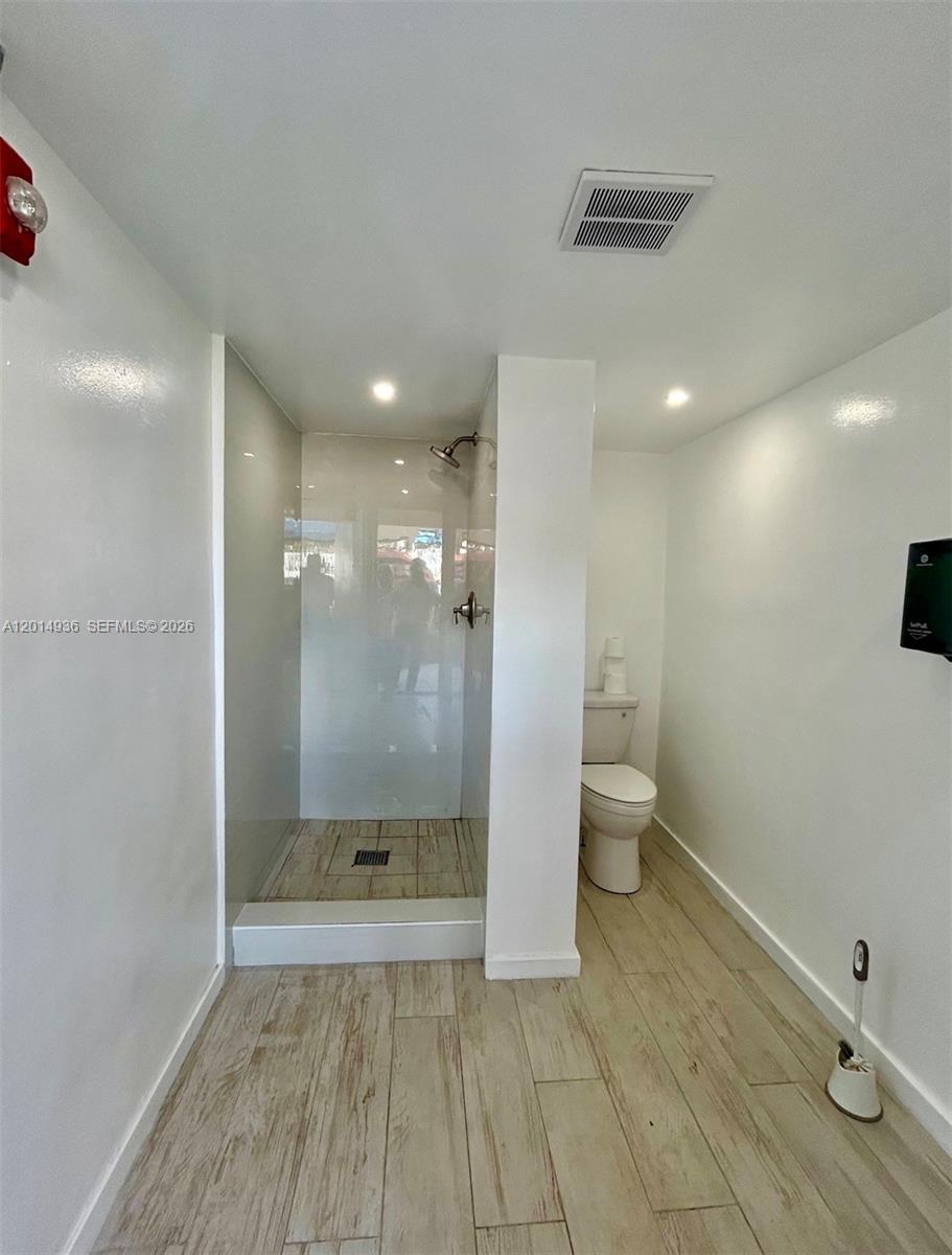 ROLLING GREEN CONDO E - Residential Lease