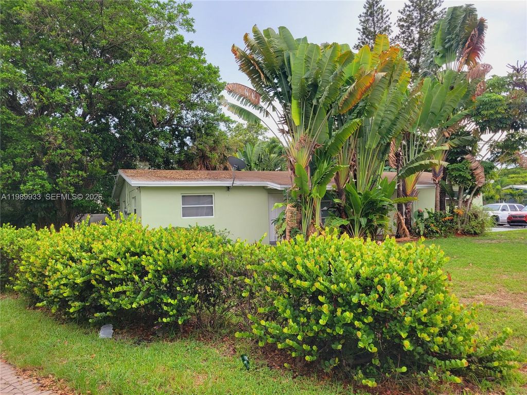 Photo of 2504 NW 9th Ln #2, Wilton Manors, FL 33311 (MLS # A11989933)