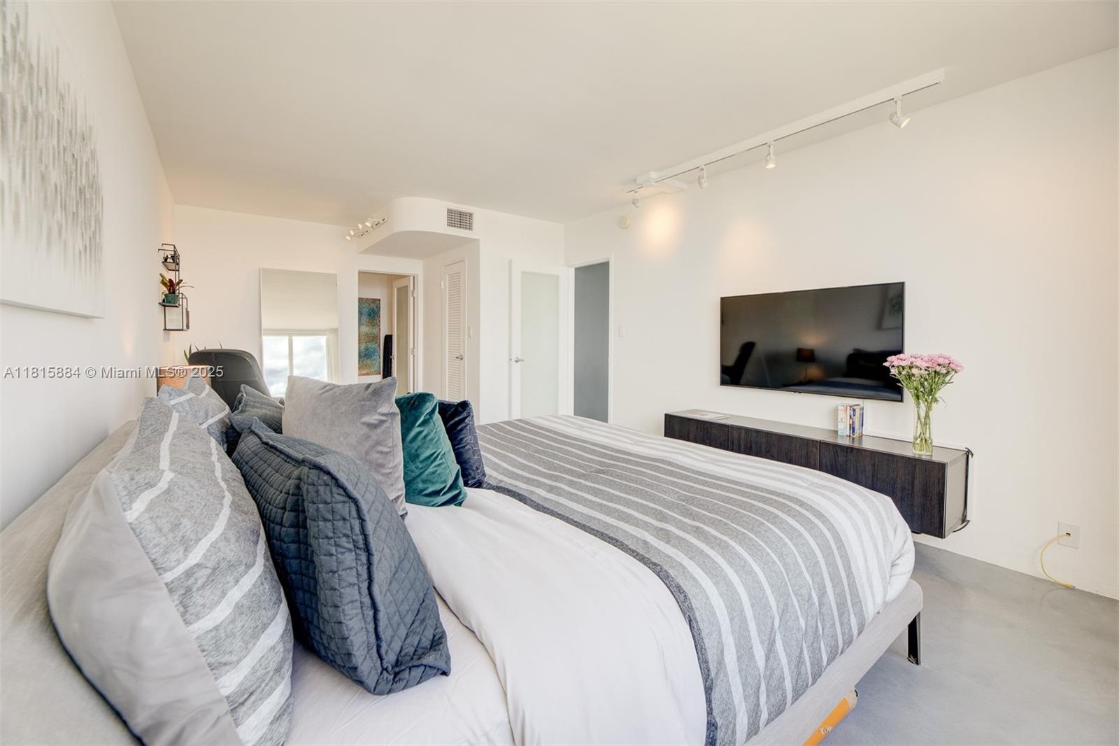 MIRADOR 1000 CONDO - Residential Lease