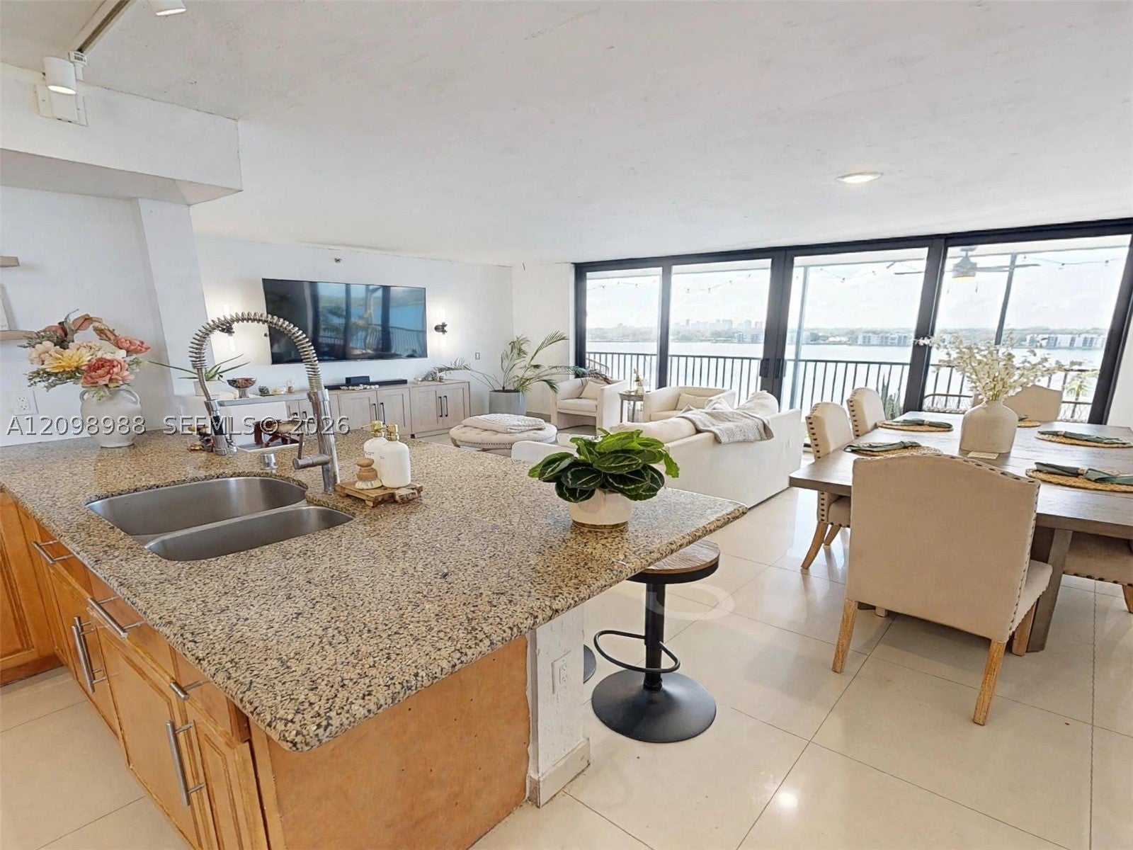 105 Lake Emerald Dr 816