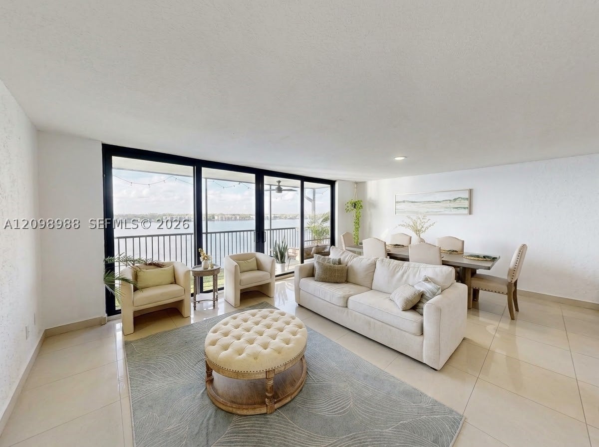 105 Lake Emerald Dr 816