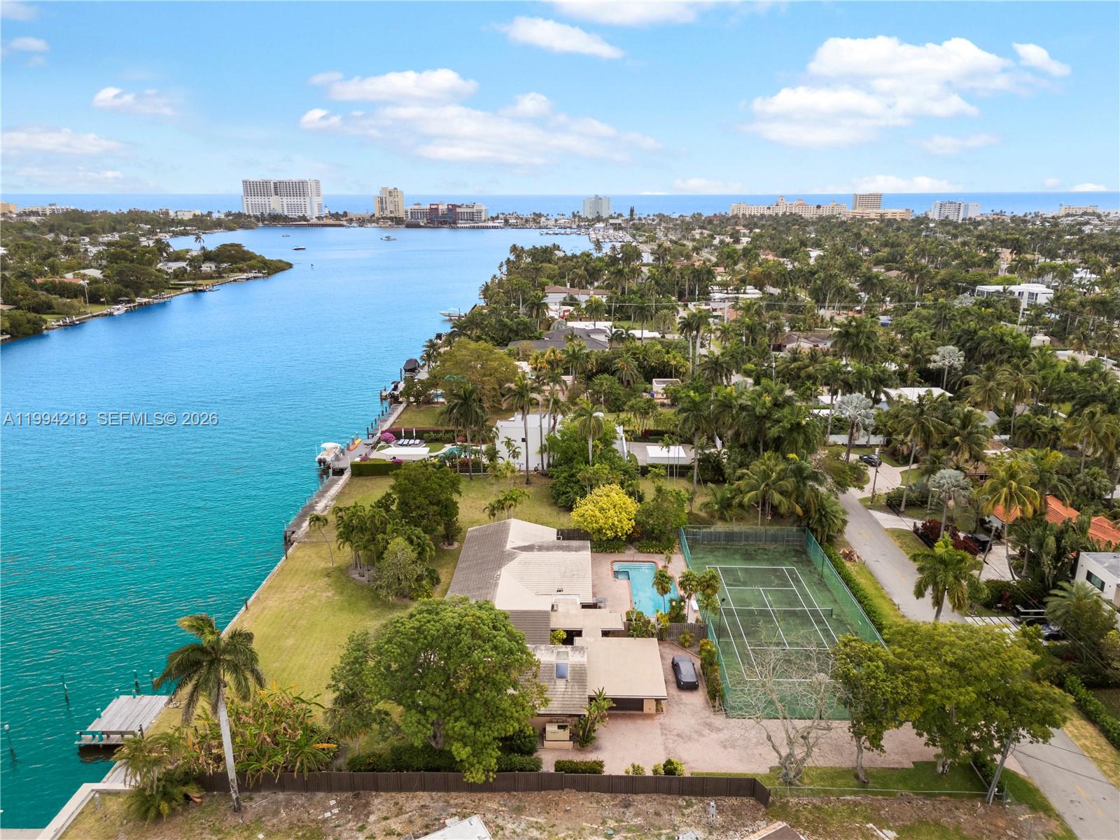 HOLLYWOOD LAKES SECTION - Land