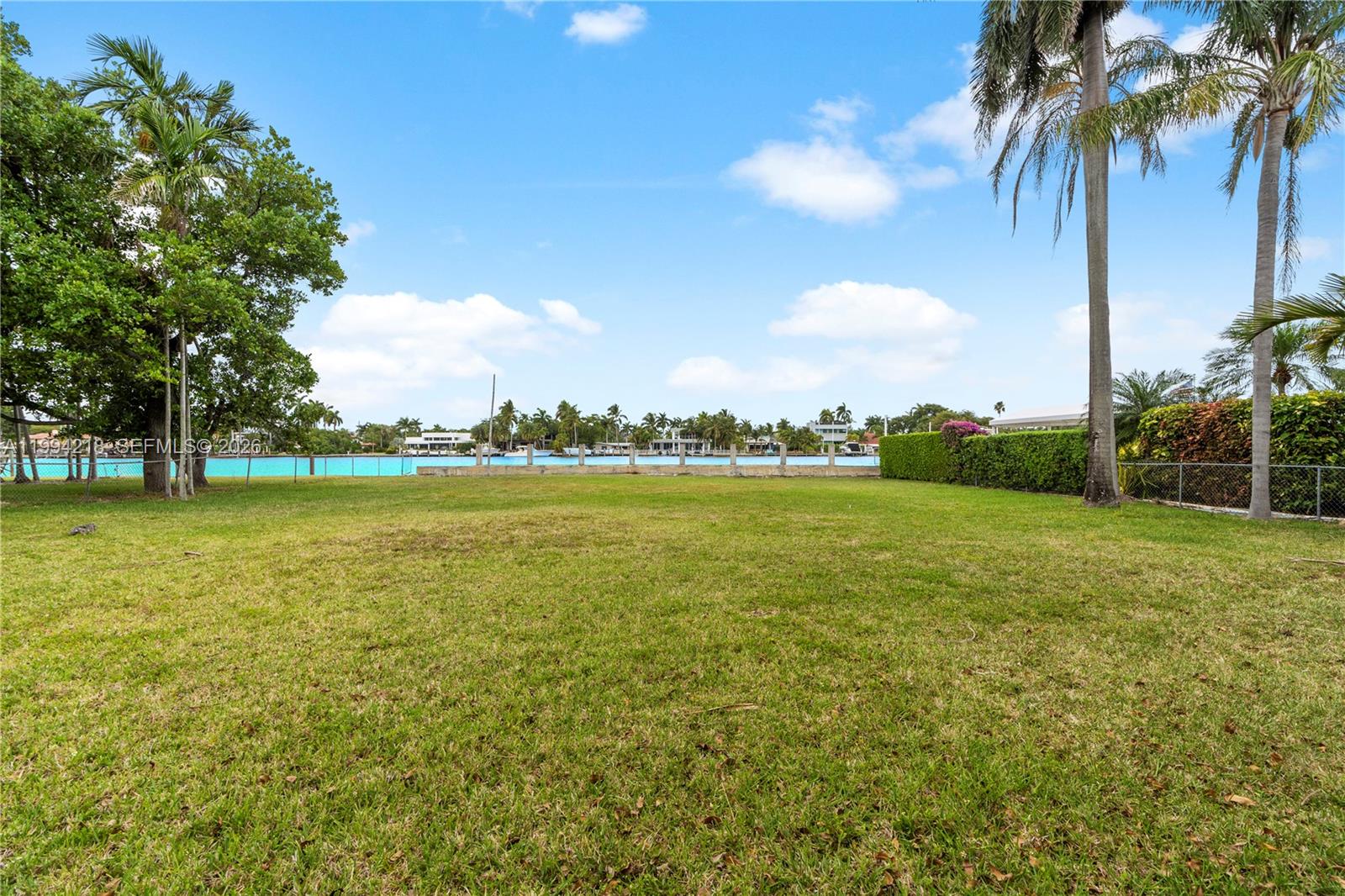 HOLLYWOOD LAKES SECTION - Land