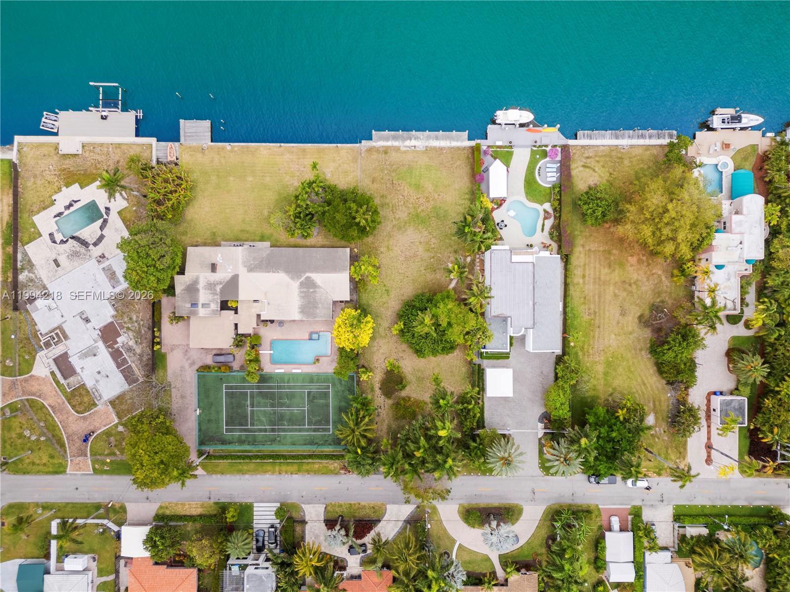 HOLLYWOOD LAKES SECTION - Land