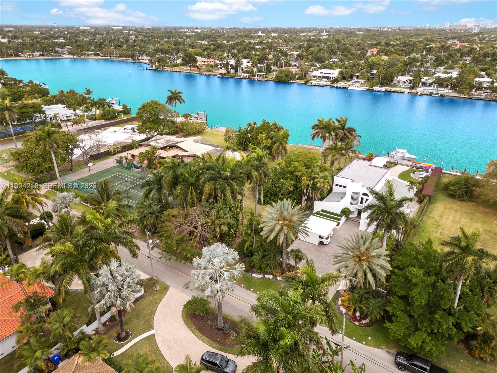 HOLLYWOOD LAKES SECTION - Land