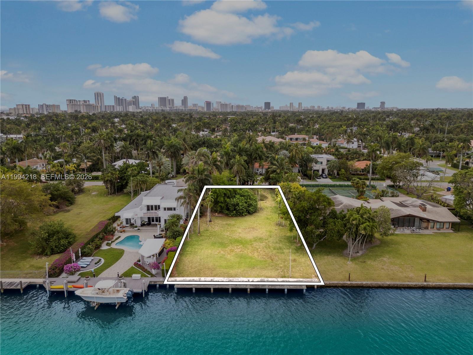 HOLLYWOOD LAKES SECTION - Land