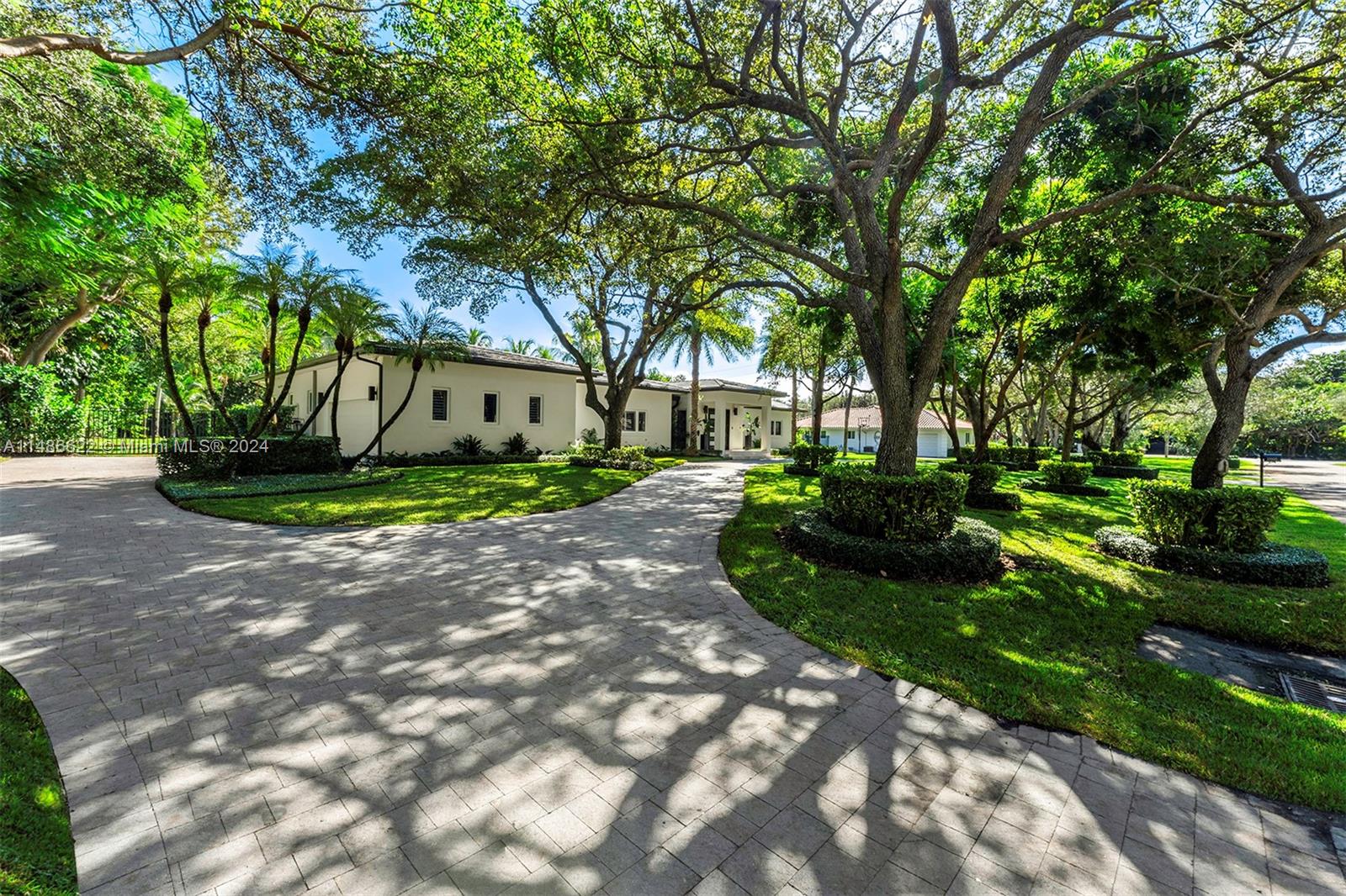 RUNAWAY PINES - Residential