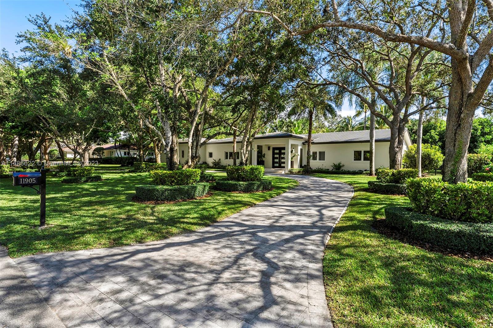 11905 Sw 66th Ave, Pinecrest, Miami-Dade County, Florida - 5 Bedrooms  
5 Bathrooms - 