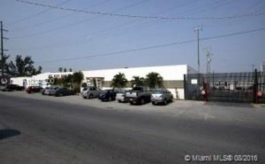 160,000 SqFt of warehouse located in east hialeah on 278,000 Sqft of land