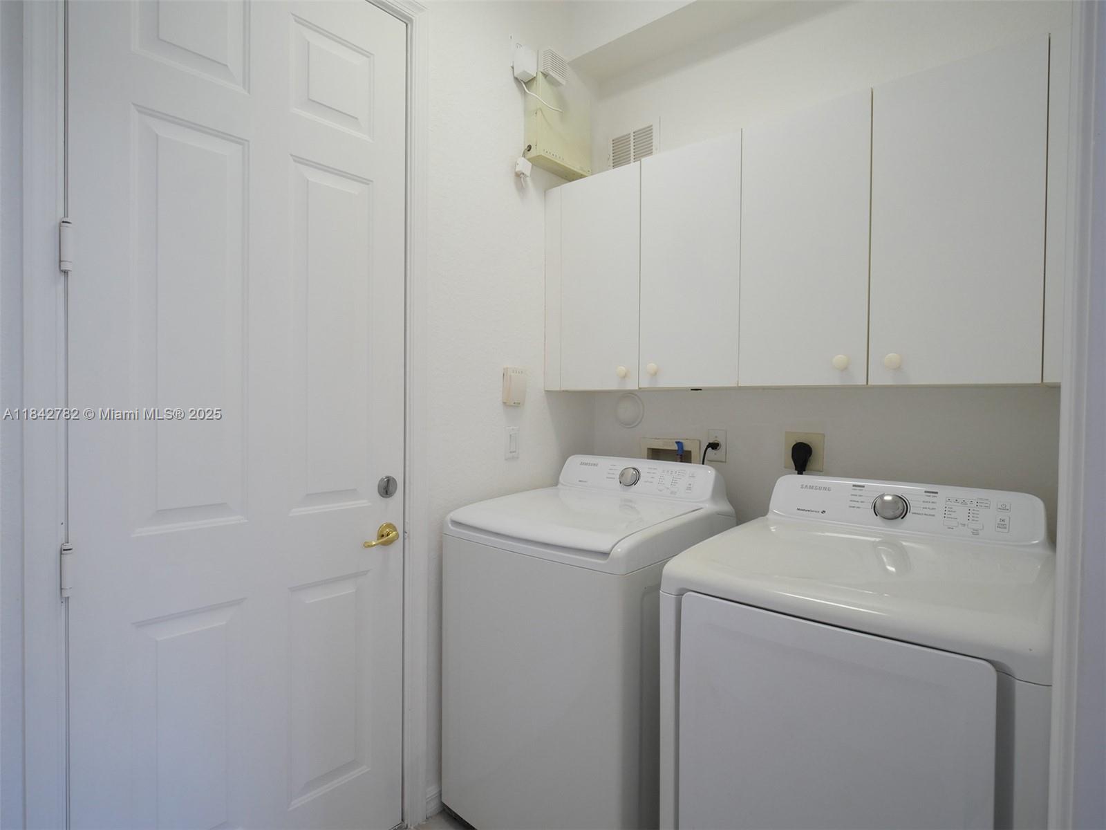 CARRIAGE POINTE TOWNHOMES - Residential