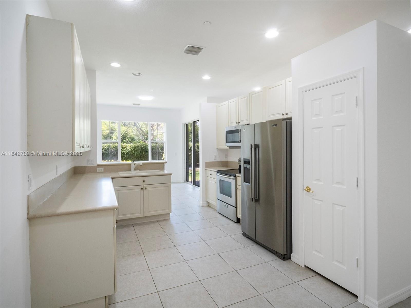 CARRIAGE POINTE TOWNHOMES - Residential