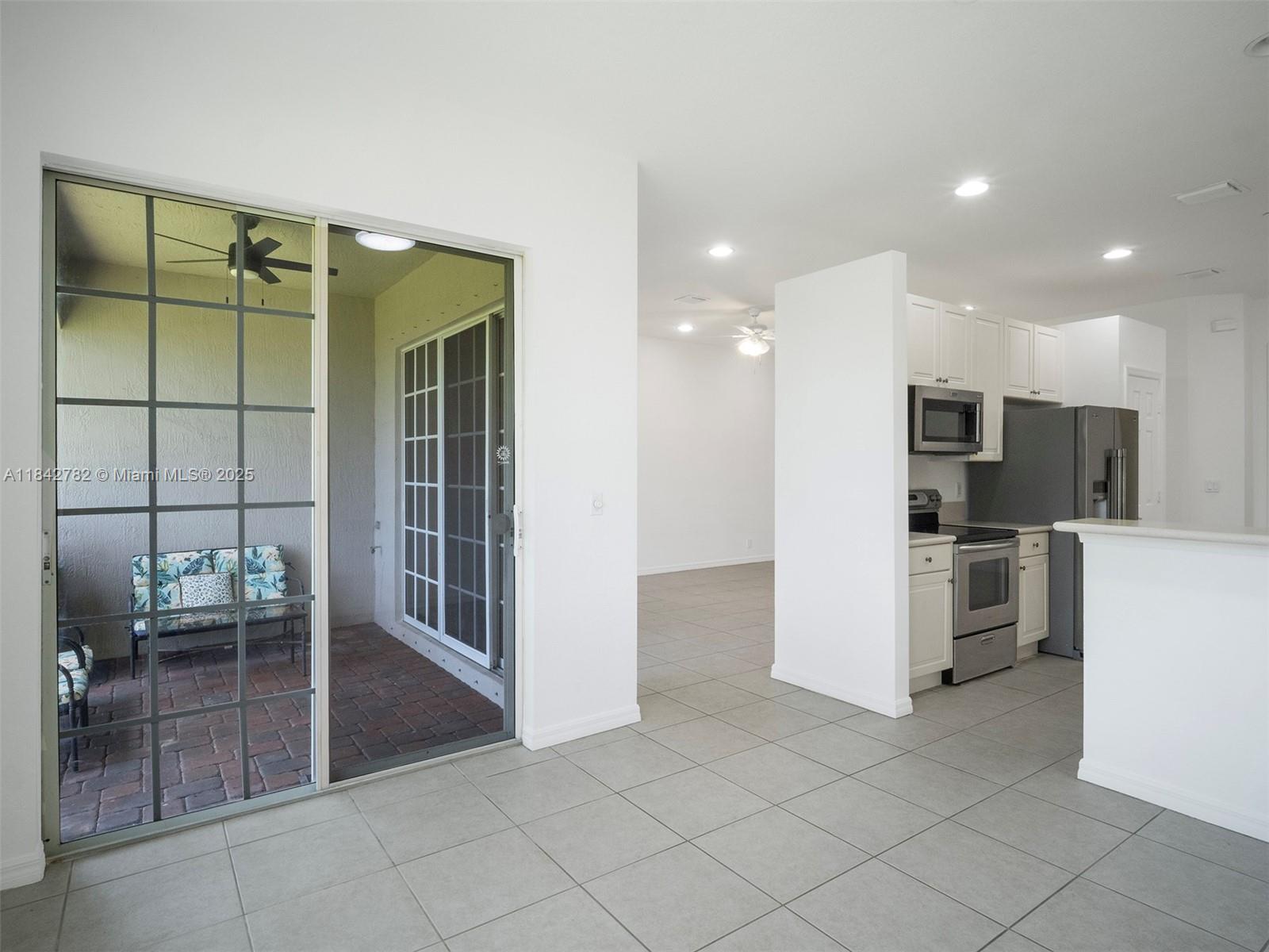 CARRIAGE POINTE TOWNHOMES - Residential