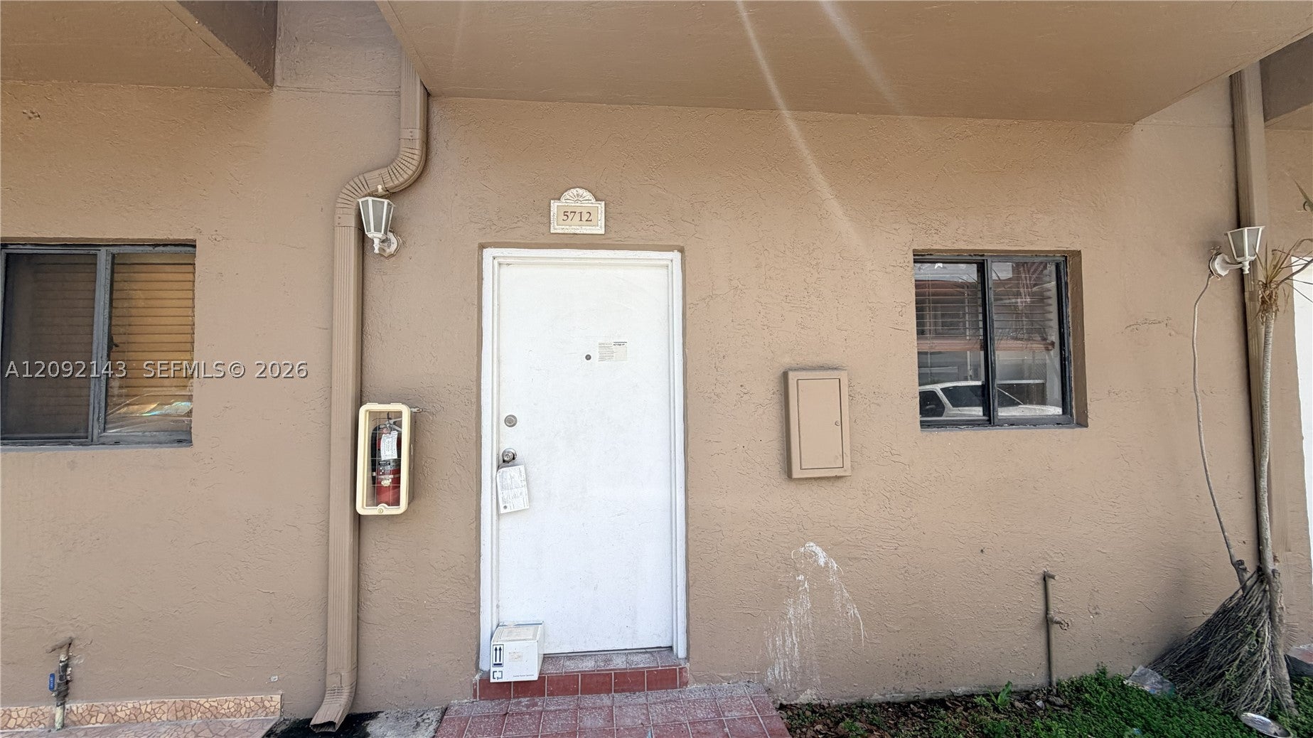 5712 W 25th Ct 5712