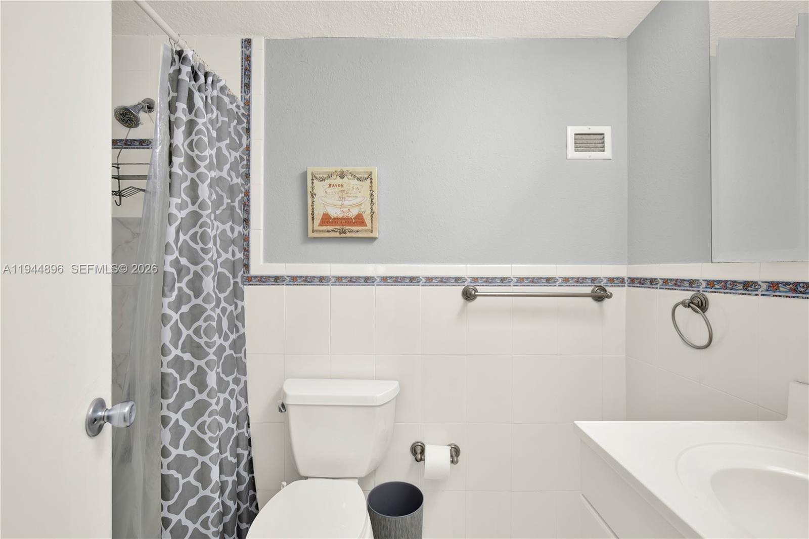 ALEXANDER TOWERS CONDO - Residential