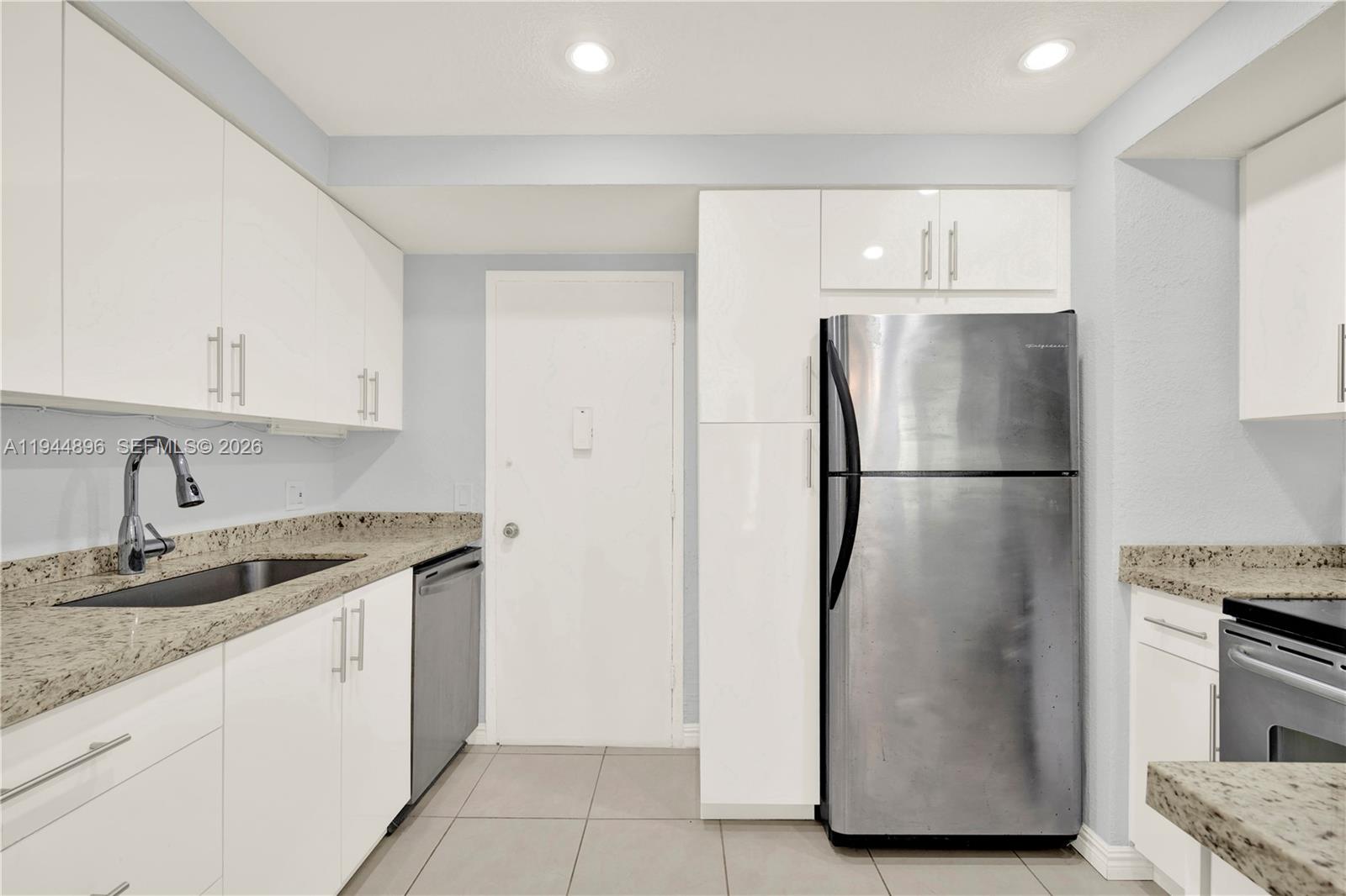 ALEXANDER TOWERS CONDO - Residential