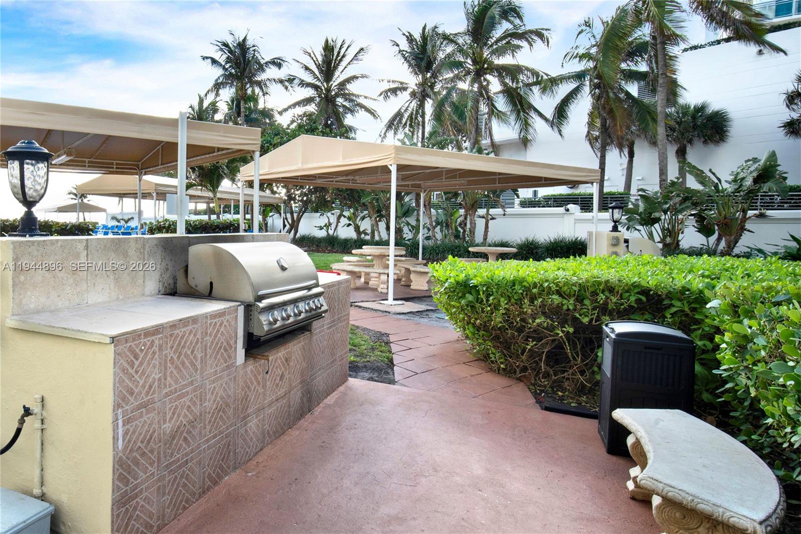 ALEXANDER TOWERS CONDO - Residential