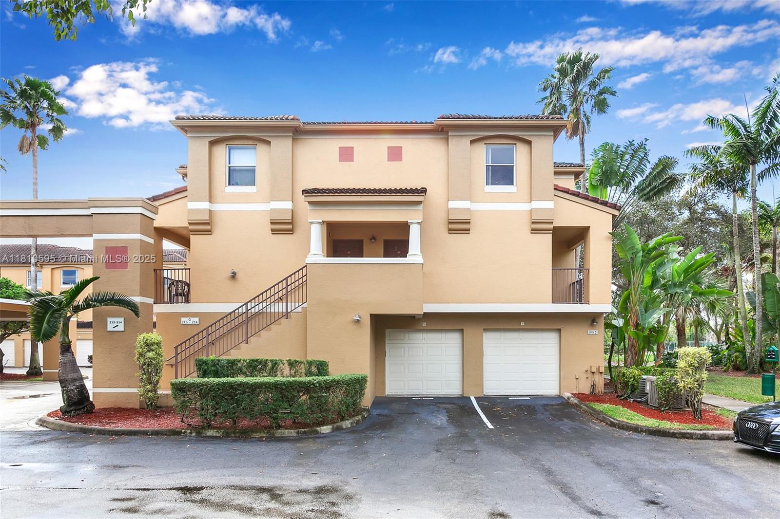 771 N Pine Island Rd 214, Plantation, Miami-Dade County, Florida - 2 Bedrooms  
3 Bathrooms - 