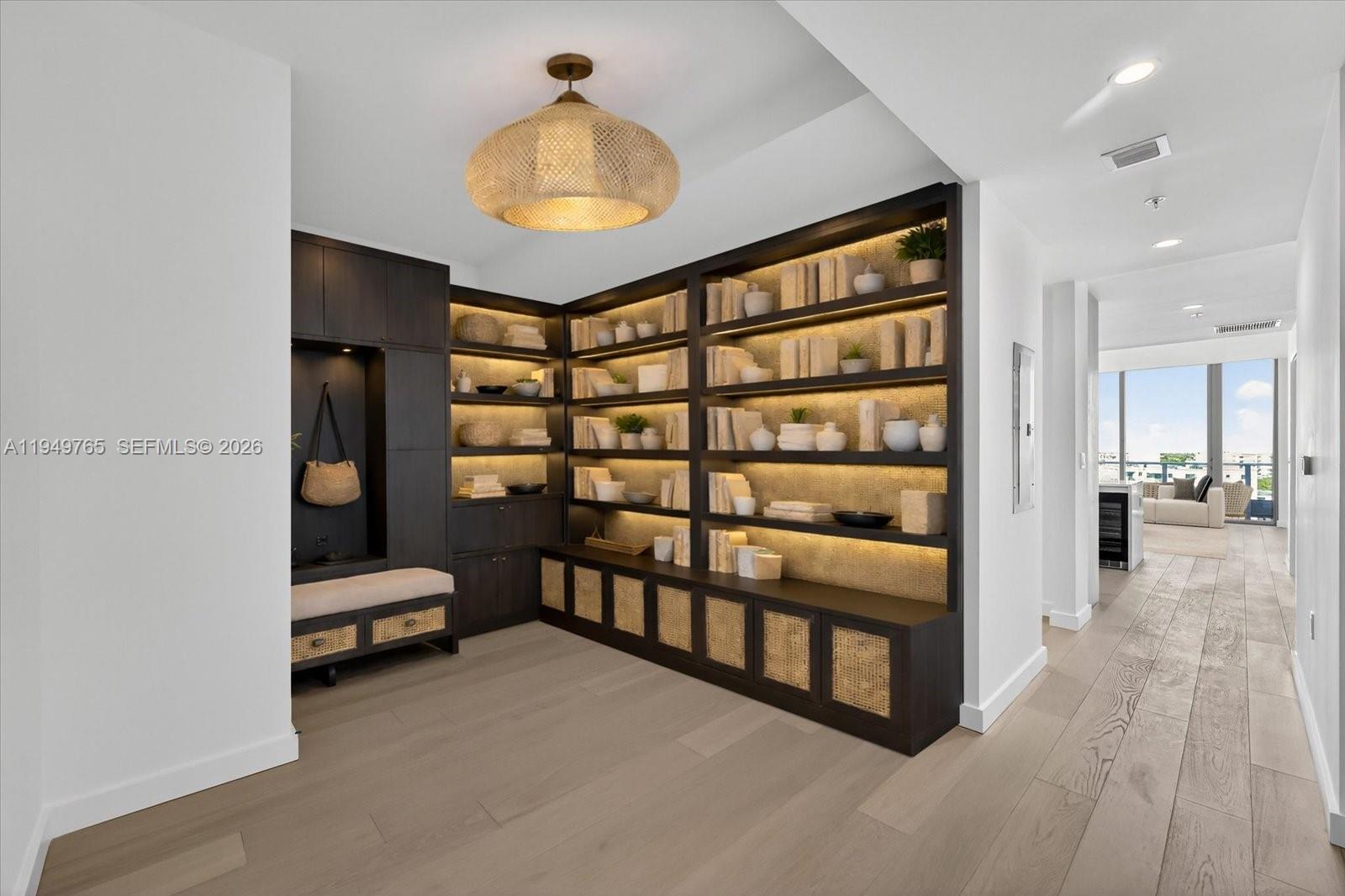 9201 E Bay Harbor Dr UPH02