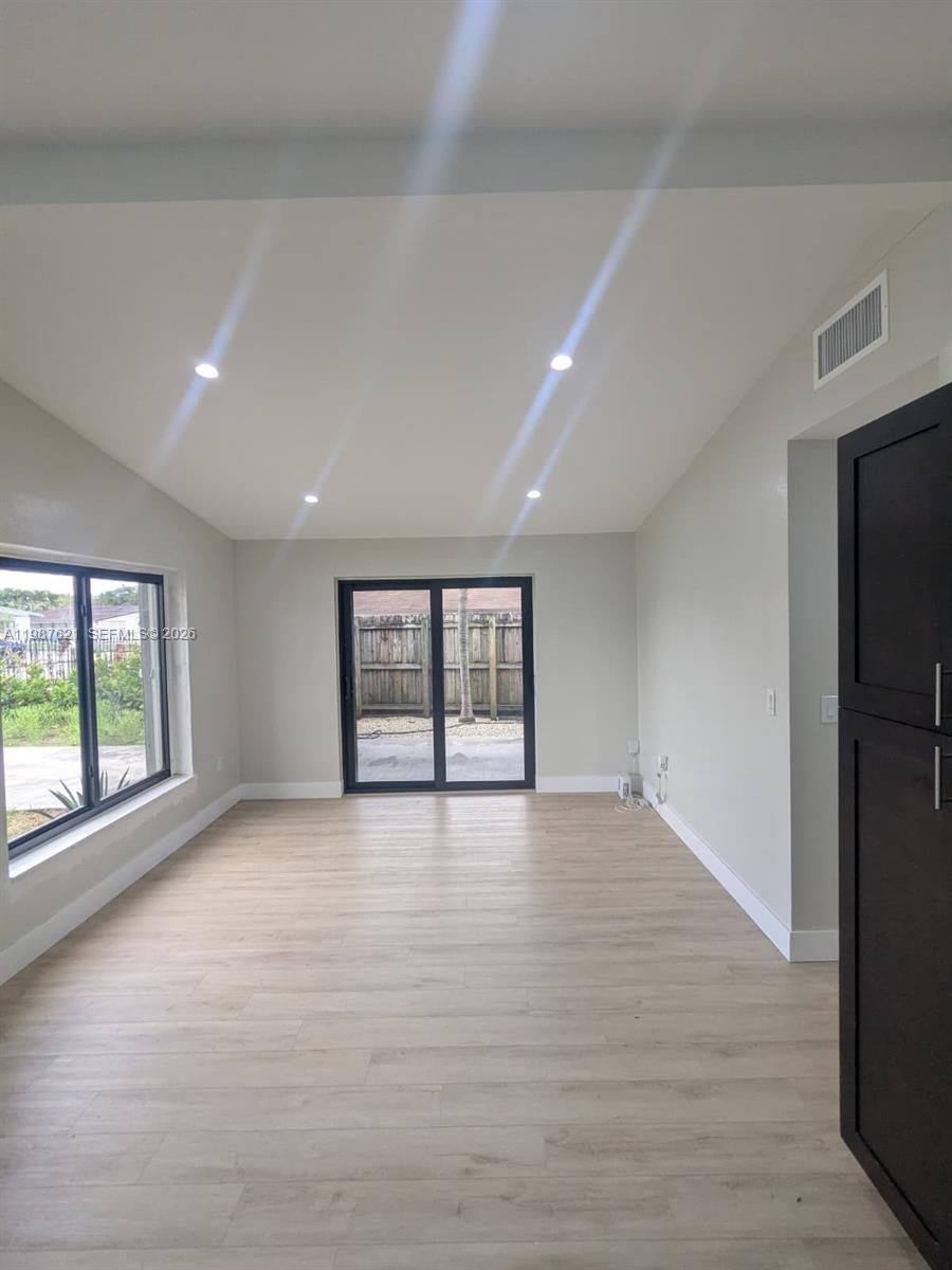 ESSEX VILLAGE 6TH ADDN - Residential Lease