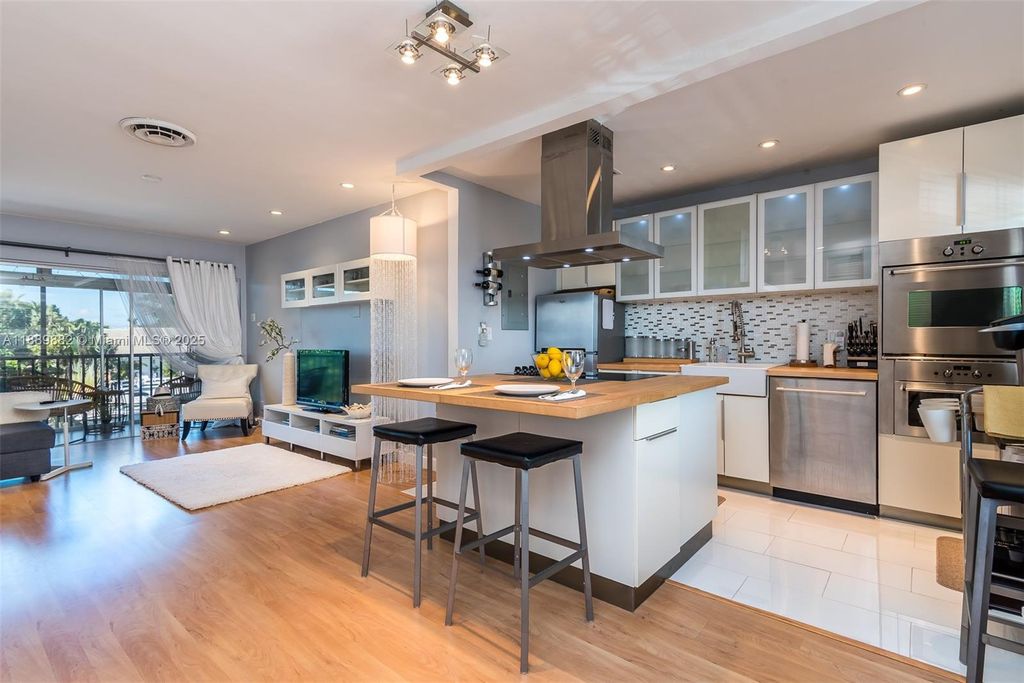 Photo of 2801 NE 33rd Ct #204, Fort Lauderdale, FL 33306 (MLS # A11889882)