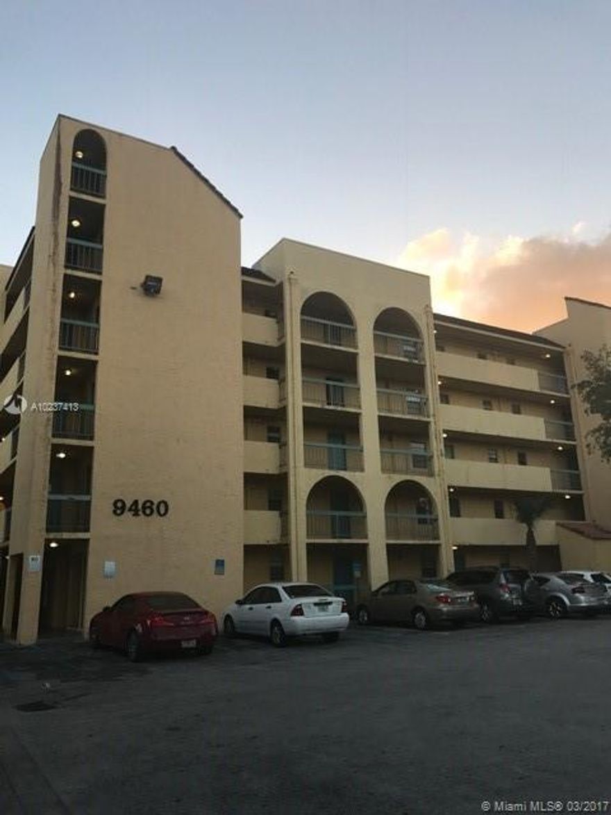 Beautiful apartment 1 bedroom 1 bath  at BLUE GROTTO.  Centrally Located in Fontainbleau  area . Close to main highways . Excellent Condition.. Water included on RENT.. Wont last !  All offers must be submitted with last 2 pay stubs.. Police record ..Tenant application. Credit Report and Drivers License.