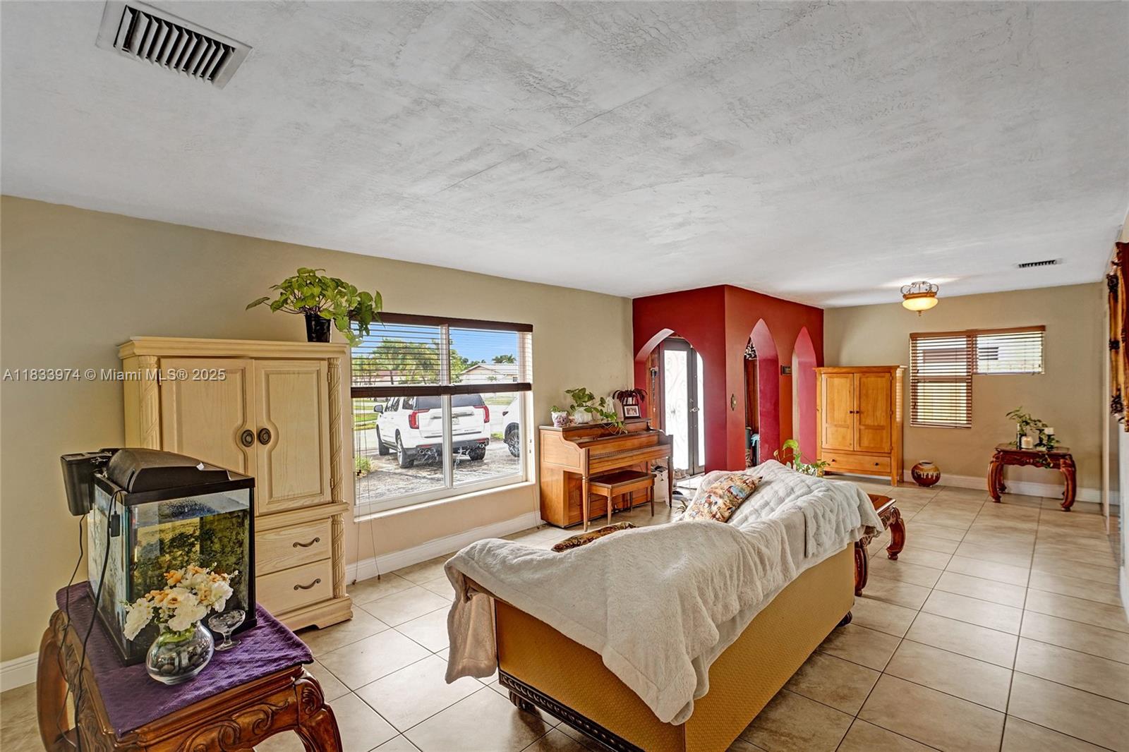 12763 SW 45th Ter, Miami, FL, 33175/$755,000 4 12763 SW 45th Ter