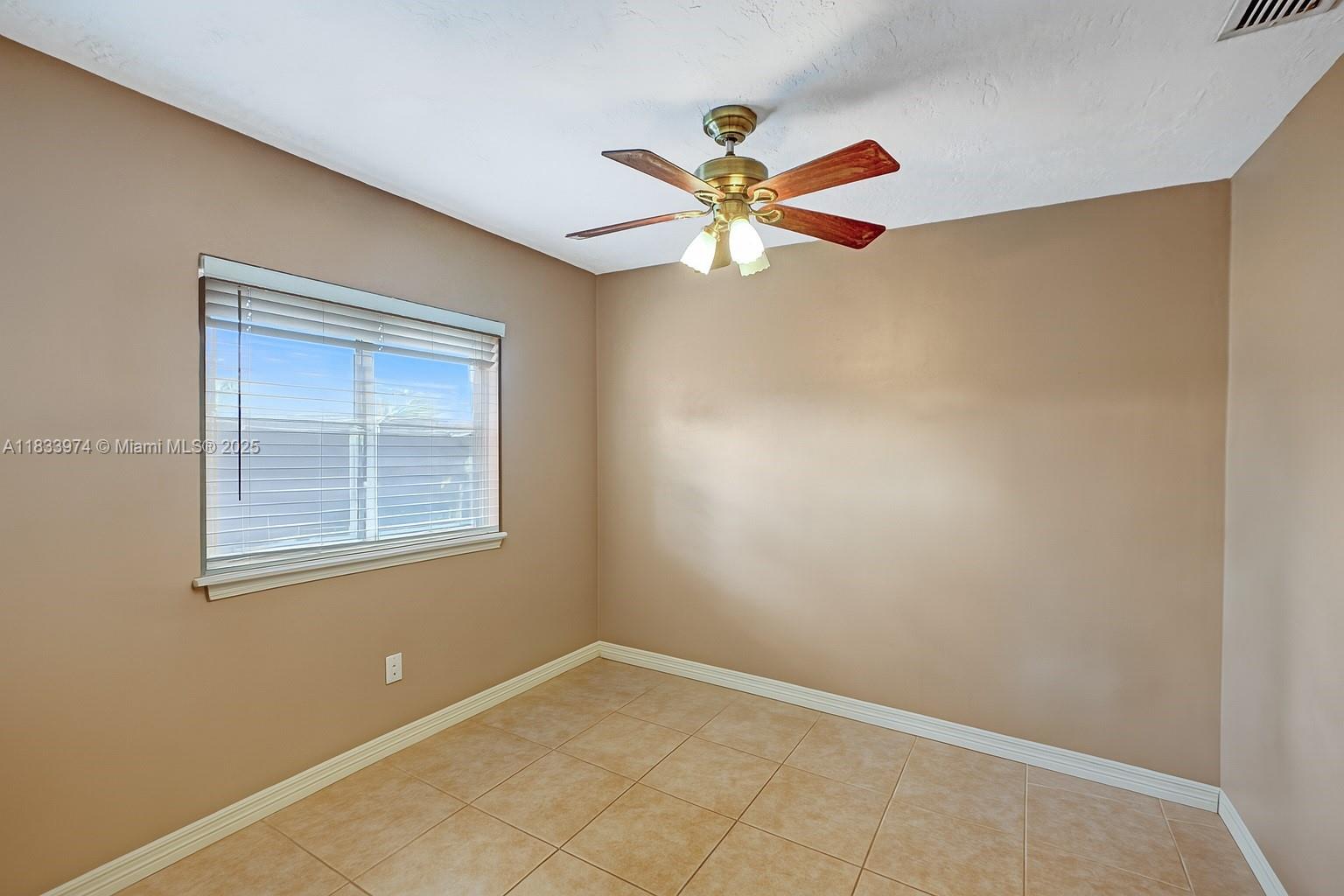 ROYALE GREEN SEC 1 - Residential