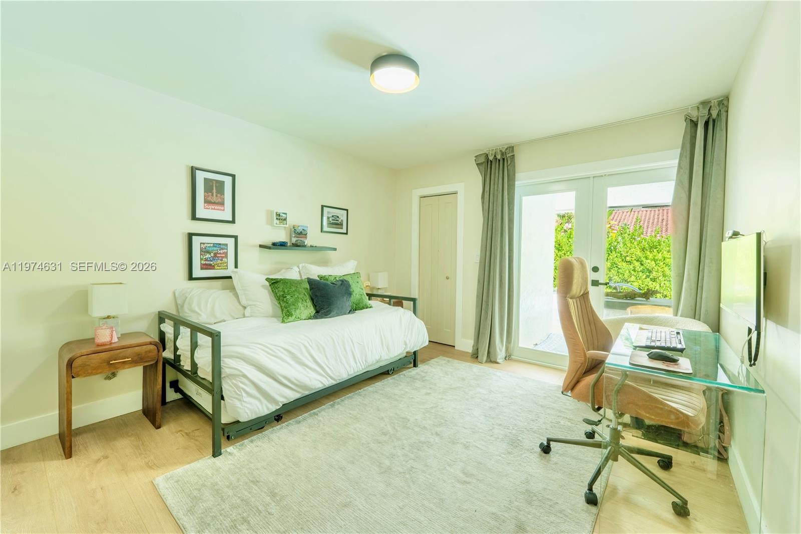 PINEWOOD ESTATES - Residential