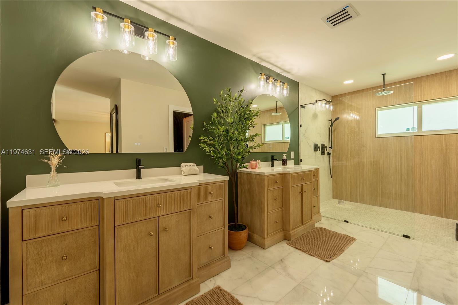 PINEWOOD ESTATES - Residential