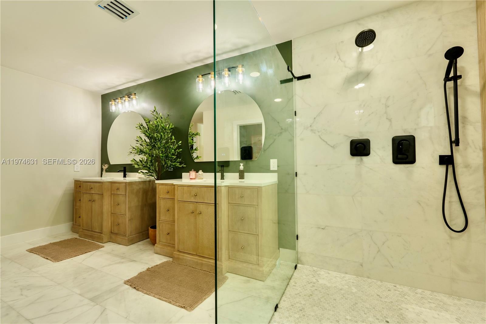 PINEWOOD ESTATES - Residential