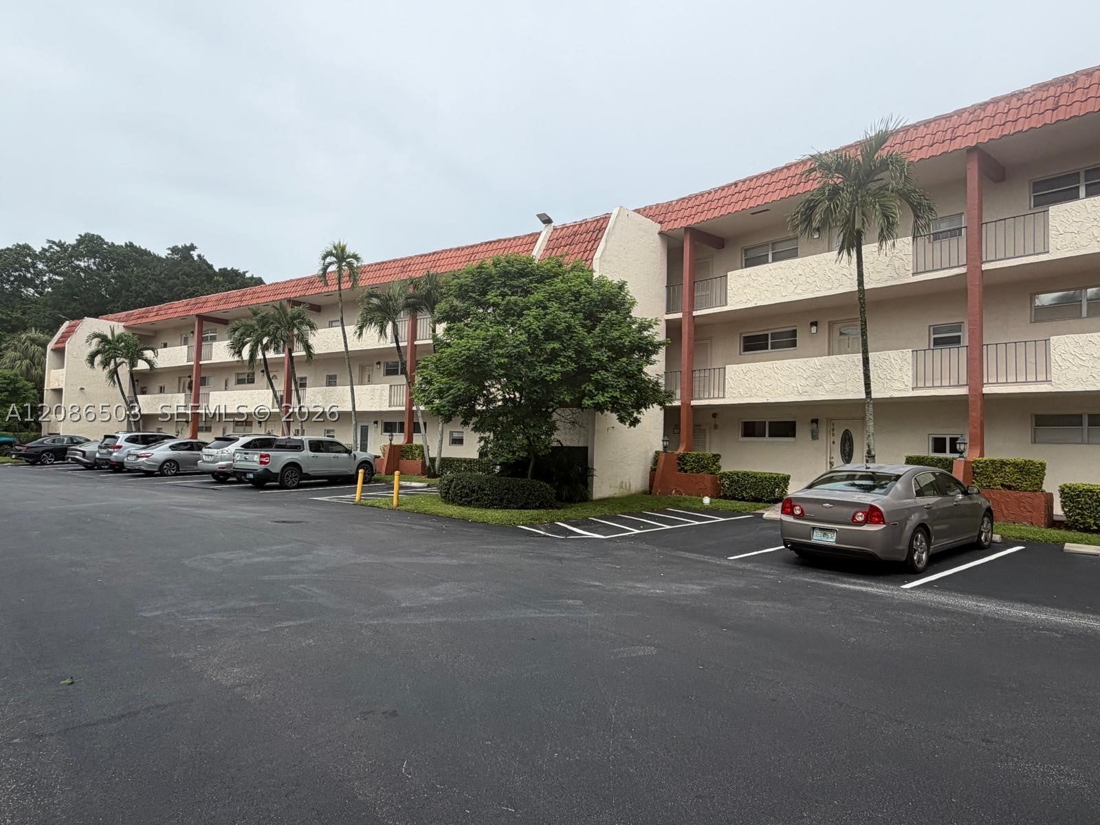 400 S Hollybrook Dr 306