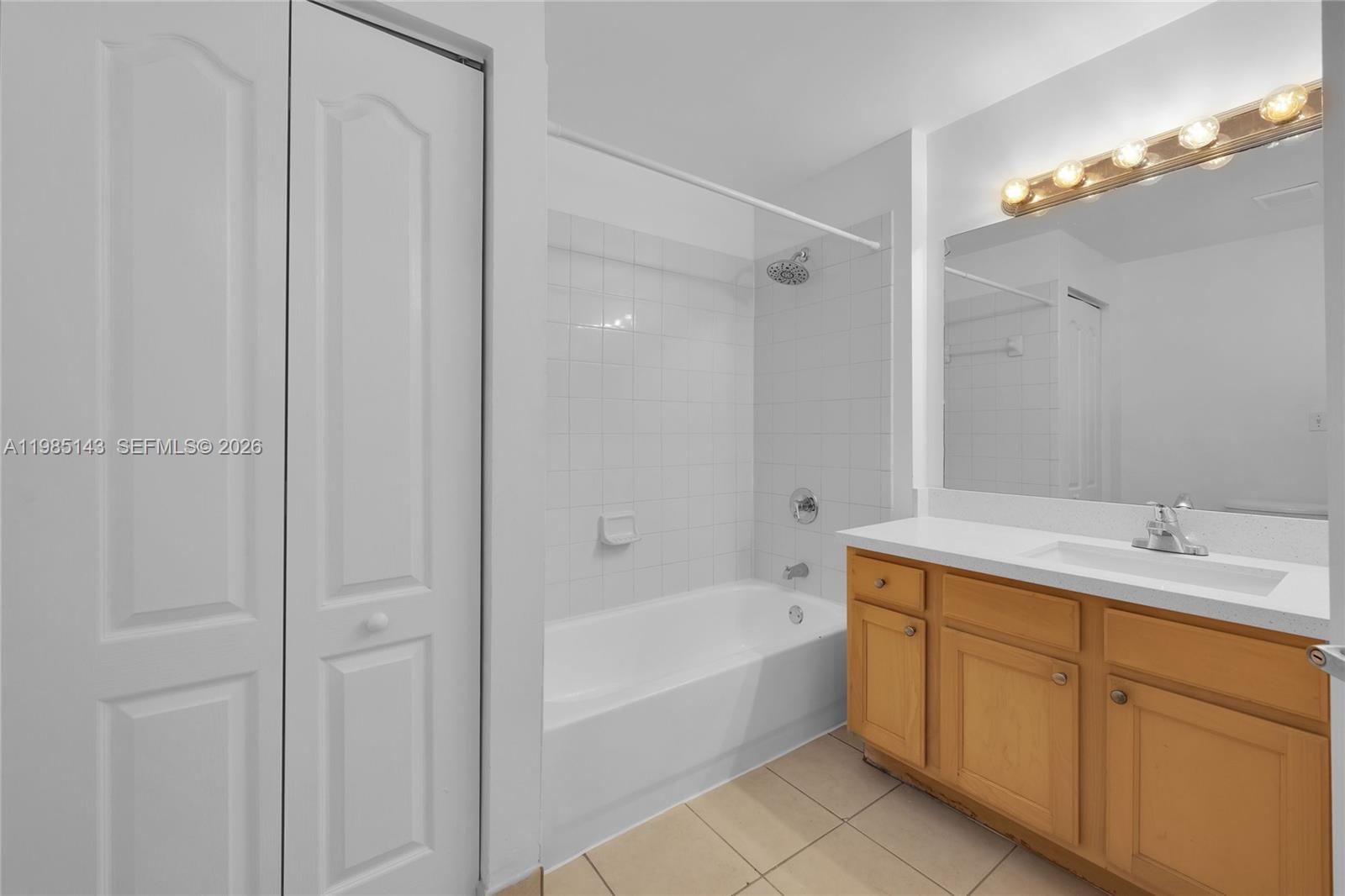 VALENCIA CONDO - Residential