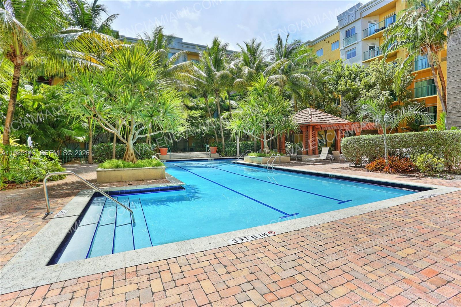 VALENCIA CONDO - Residential