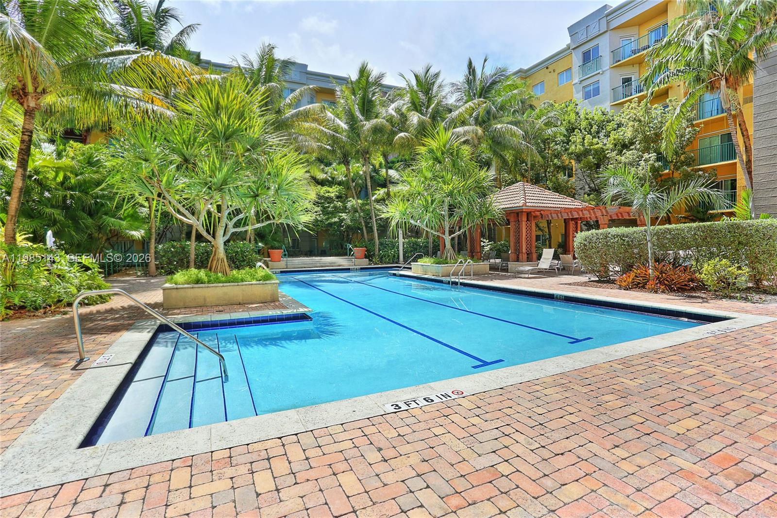 VALENCIA CONDO - Residential