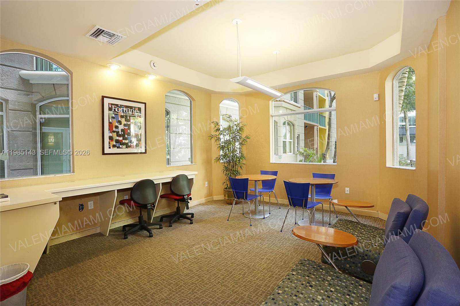 VALENCIA CONDO - Residential