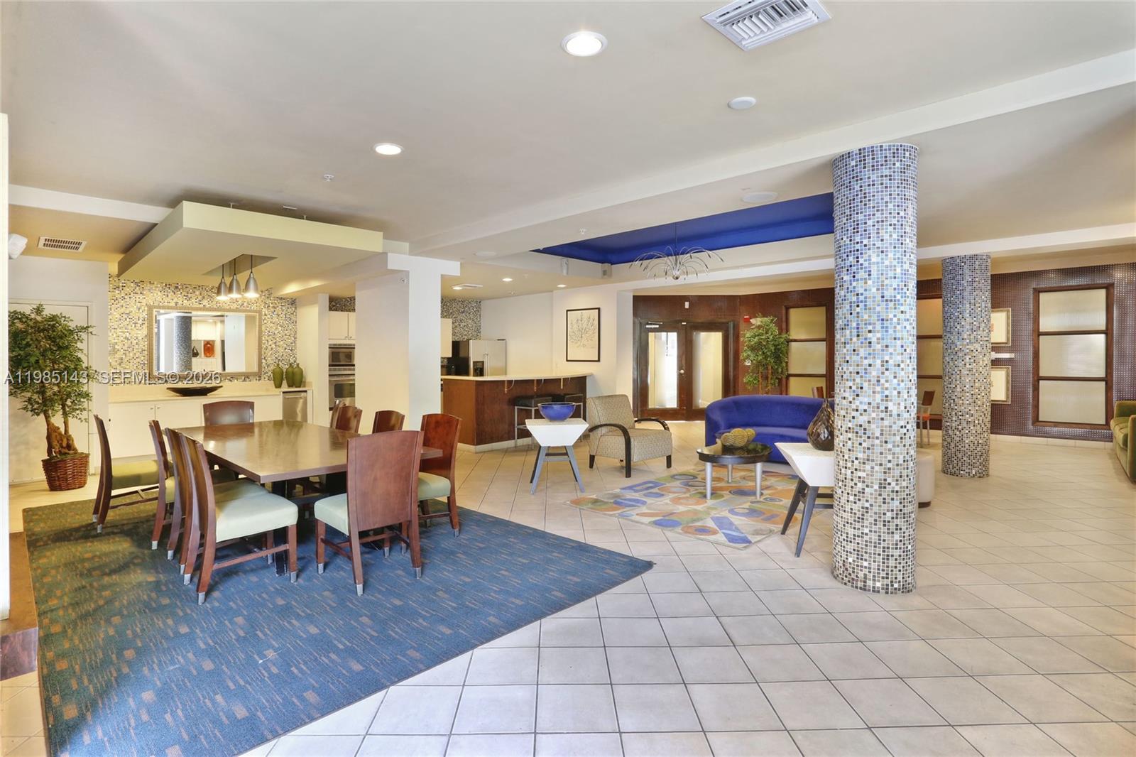 VALENCIA CONDO - Residential