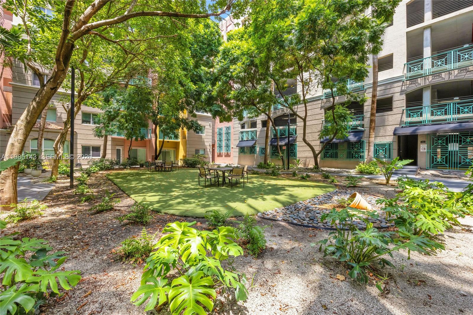 VALENCIA CONDO - Residential