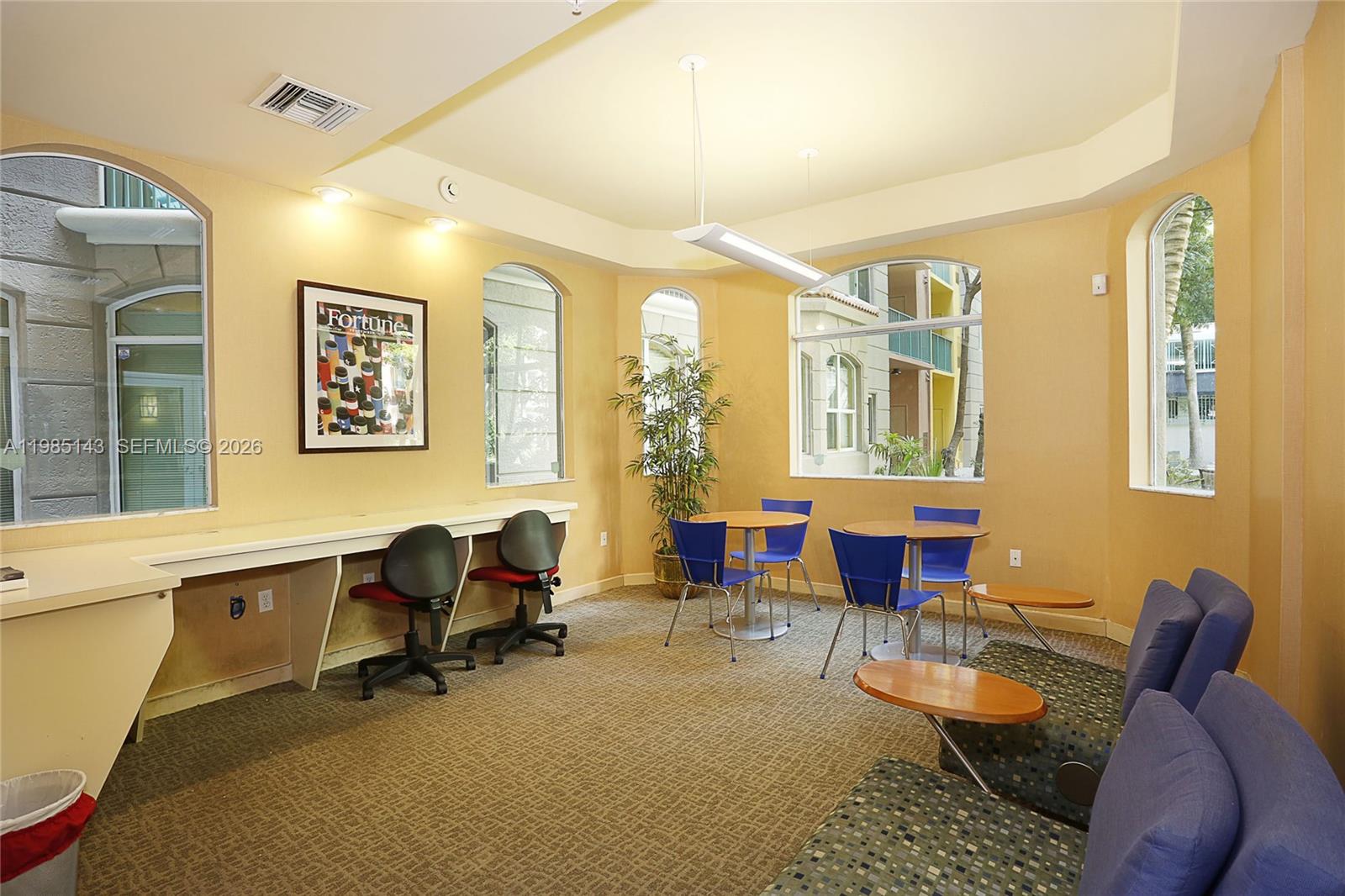 VALENCIA CONDO - Residential