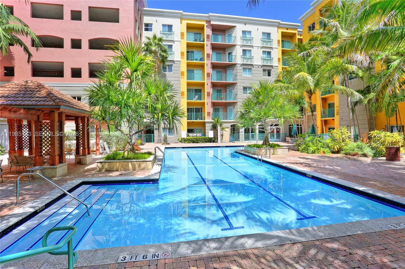 VALENCIA CONDO - Residential