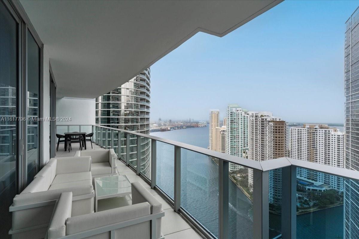 View Miami, FL 33131 condo