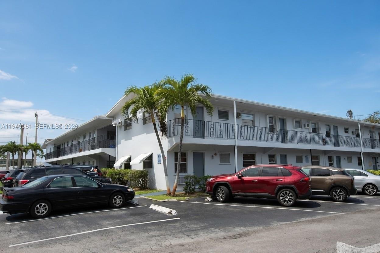 PEMBROKE HOUSE CONDO - Residential