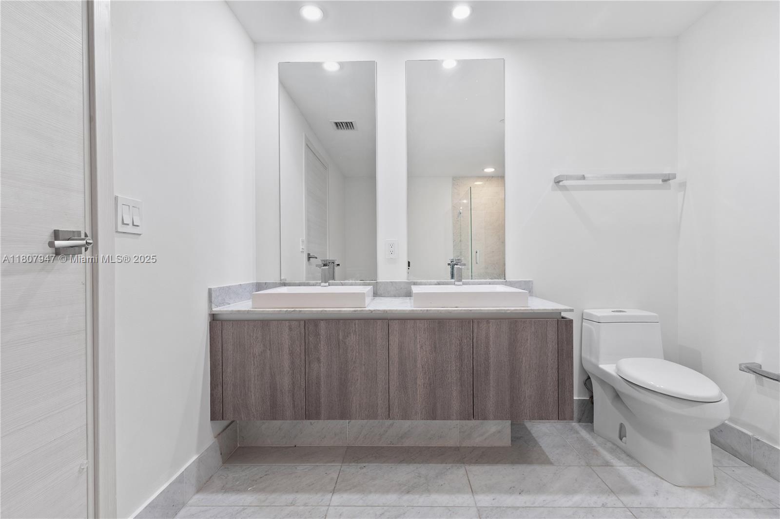 801 SMA RESIDENCES CONDO - Residential