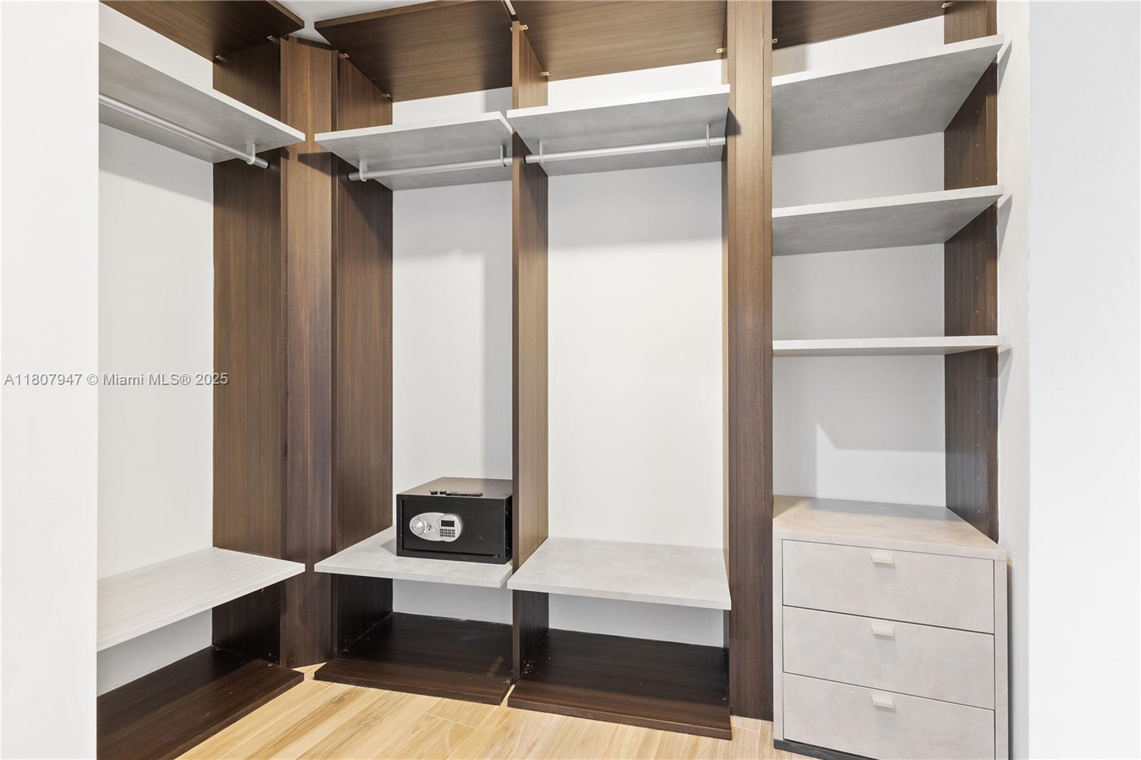 801 SMA RESIDENCES CONDO - Residential